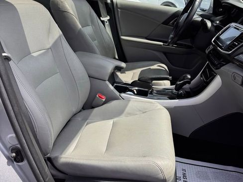 Used 2017 Honda Accord EX-L image 11