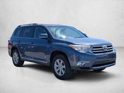 Used 2013 Toyota Highlander Plus AWD/4WD image 3