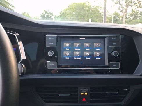 Used 2023 Volkswagen Jetta SE w/ Panoramic Sunroof Package FWD image 22