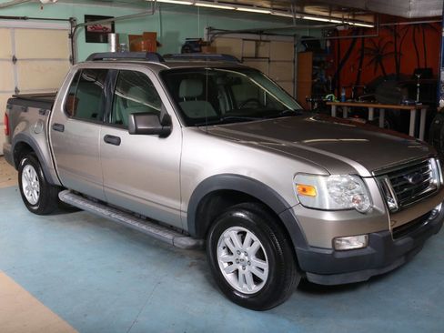 Used 2008 Ford Explorer Sport Trac XLT image 5