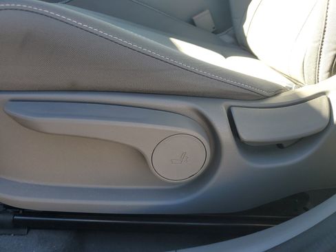 Used 2025 Hyundai Elantra SEL image 14