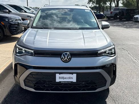 Used 2026 Volkswagen Taos SE w/ Panoramic Sunroof Package AWD/4WD image 9