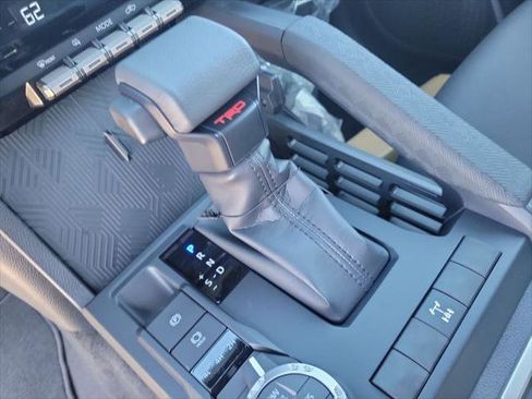 Certified 2025 Toyota Tacoma TRD Off-Road image 27