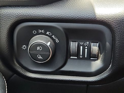 Certified 2025 RAM 3500 Laramie AWD/4WD image 25
