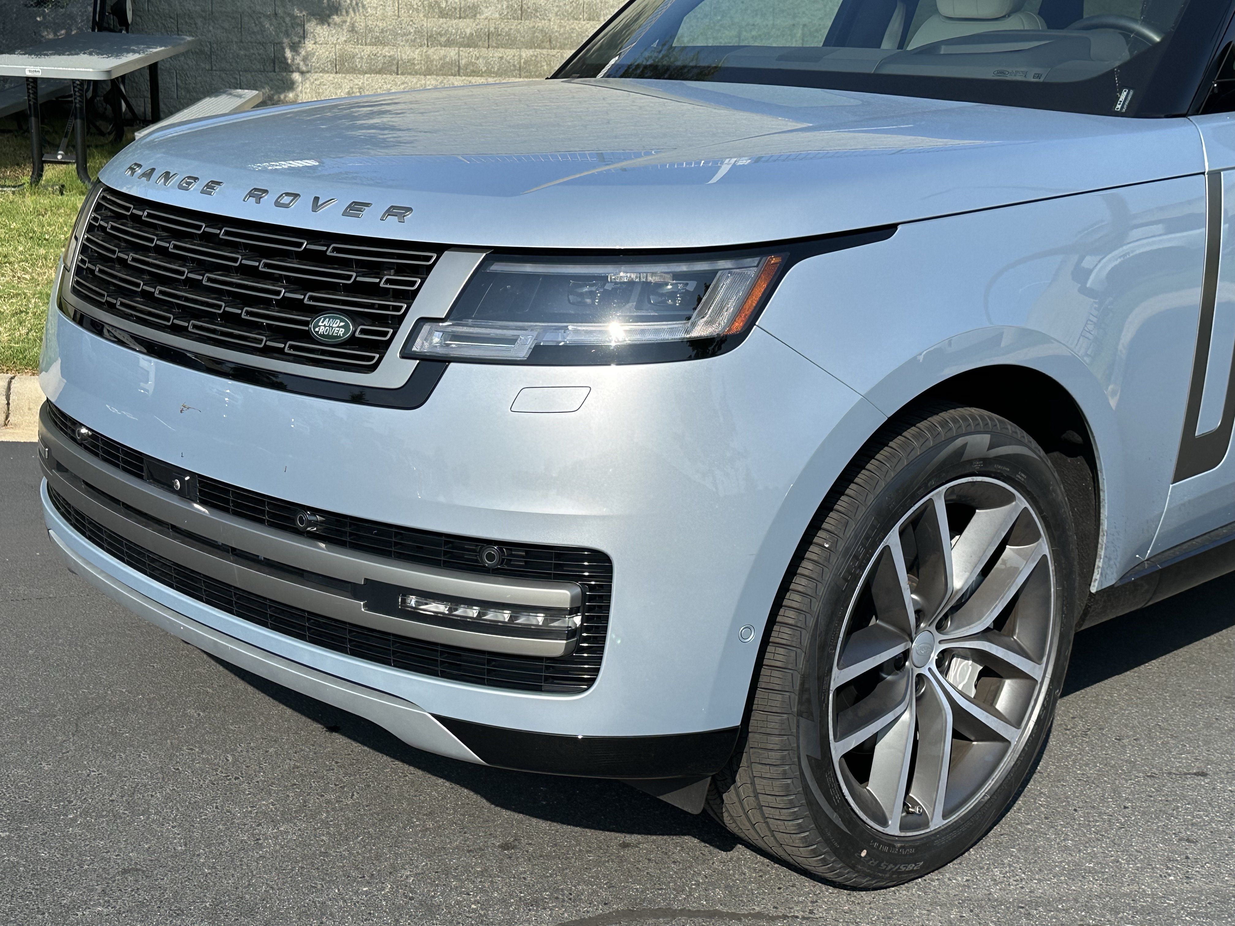 Certified 2025 Land Rover Range Rover SE AWD/4WD image 11