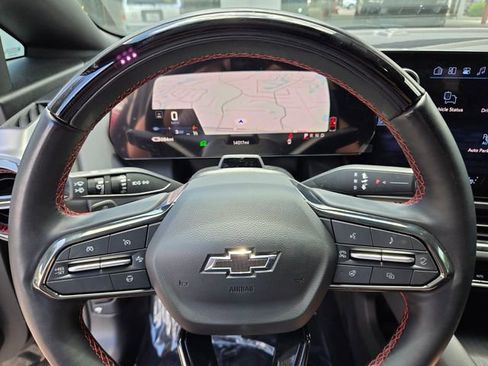 Used 2024 Chevrolet Equinox EV RS FWD image 26