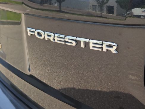 Used 2018 Subaru Forester 2.5i Premium AWD/4WD image 12