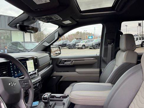 Certified 2025 Chevrolet Silverado 1500 ZR2 w/ Technology Package AWD/4WD image 16