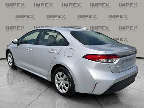 Used 2024 Toyota Corolla LE FWD image 3