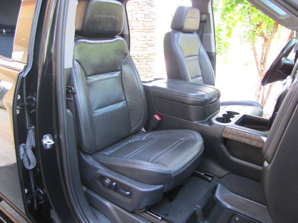 Used 2023 GMC Sierra 3500 Denali w/ Denali Black Diamond Edition AWD/4WD image 22