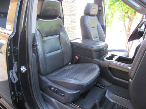Used 2023 GMC Sierra 3500 Denali w/ Denali Black Diamond Edition AWD/4WD image 22