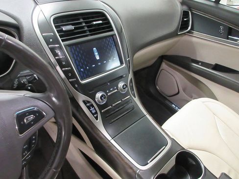 Used 2016 Lincoln MKX Select w/ Select Plus Package FWD image 17