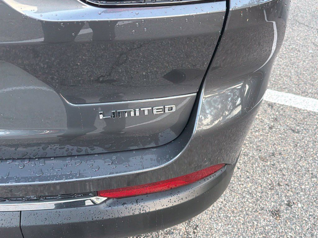 Used 2021 Jeep Grand Cherokee L Limited AWD/4WD image 11