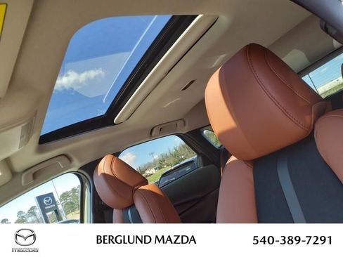 New 2025 MAZDA CX-30 Carbon image 7