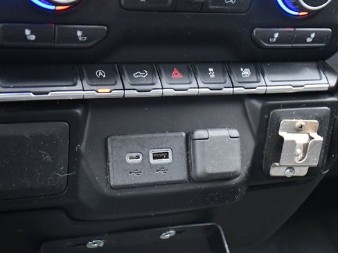 Used 2021 Chevrolet Silverado 1500 LT image 30