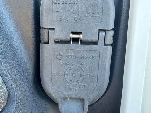 Used 2021 RAM 1500 Classic SLT image 24