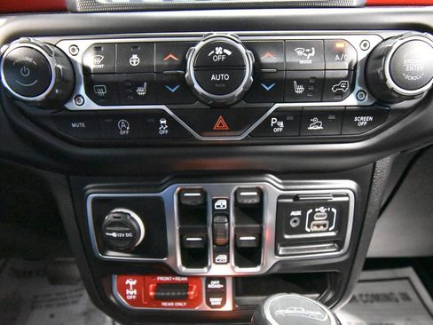 Used 2021 Jeep Gladiator Rubicon AWD/4WD image 16