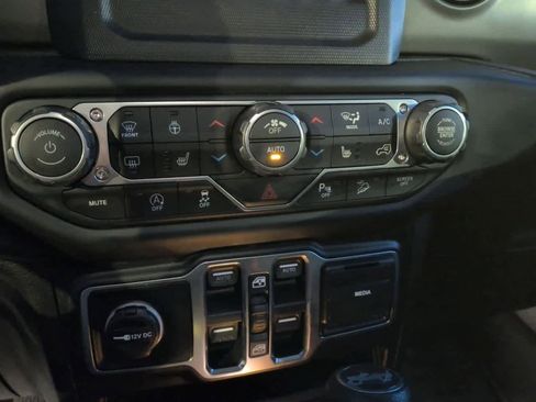 Used 2018 Jeep Wrangler Unlimited Sport S image 27