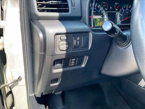 Used 2017 Toyota 4Runner SR5 AWD/4WD image 26