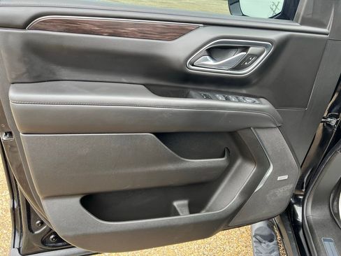 Used 2024 Chevrolet Tahoe Z71 w/ Luxury Package image 27