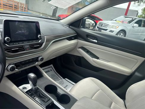 Used 2025 Nissan Altima 2.5 SV FWD image 22