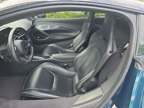 Used 2024 McLaren Artura RWD image 3