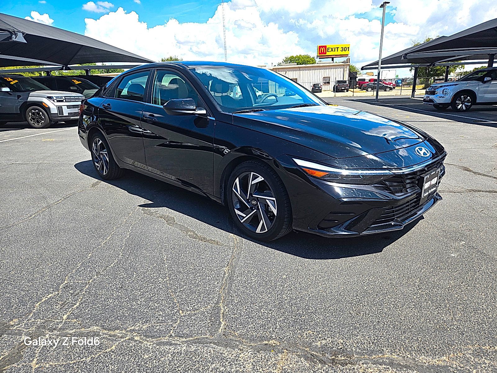 Used 2025 Hyundai Elantra SEL FWD image 2