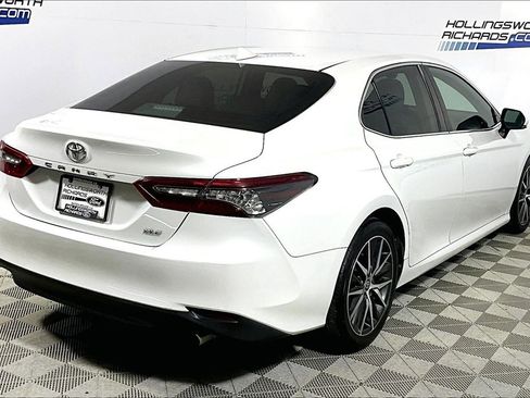 Used 2021 Toyota Camry XLE image 9