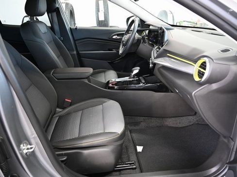 Used 2024 Chevrolet Trax LT w/ Driver Confidence Package image 11