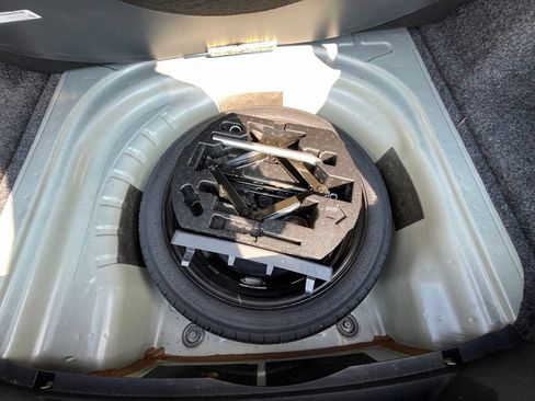 Used 2025 Volkswagen Jetta SE FWD image 29