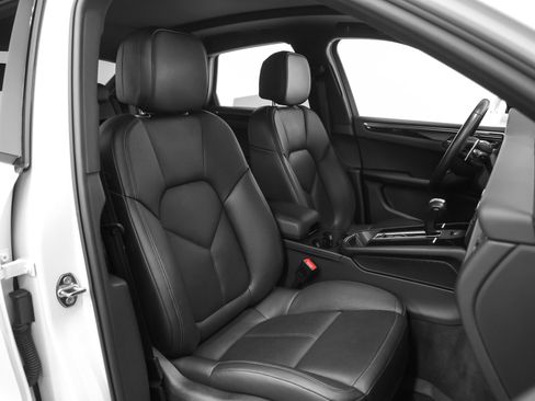 Used 2023 Porsche Macan image 22