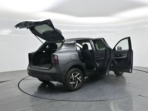 Used 2025 Nissan Kicks SV FWD image 30