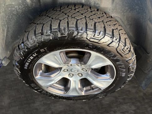 Used 2019 RAM 1500 Laramie AWD/4WD image 42