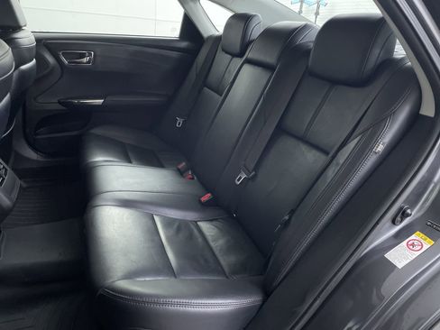 Used 2018 Toyota Avalon XLE image 19