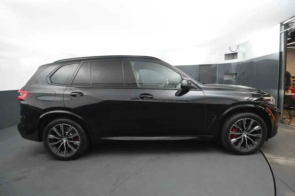 Used 2021 BMW X5 xDrive40i w/ M Sport Package AWD/4WD image 6