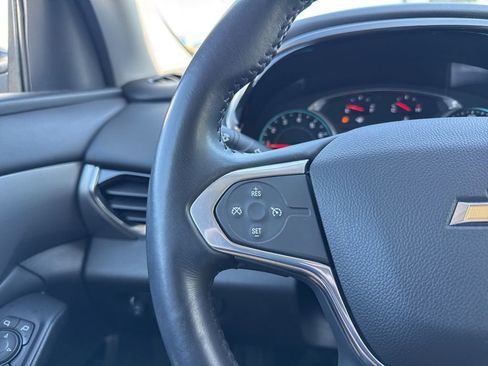 Used 2021 Chevrolet Traverse LT image 16