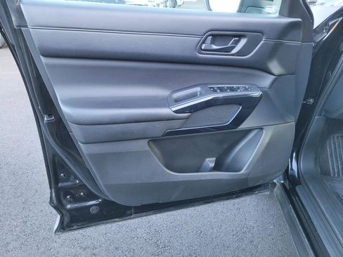 Used 2024 Nissan Pathfinder SV image 12