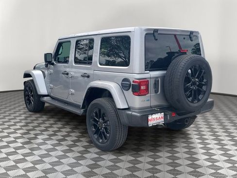 Used 2021 Jeep Wrangler Unlimited Sahara w/ Cold Weather Group AWD/4WD image 4