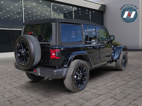 Used 2024 Jeep Wrangler Unlimited Sahara AWD/4WD image 5