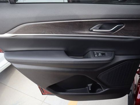 New 2025 Jeep Grand Cherokee L Limited AWD/4WD image 18