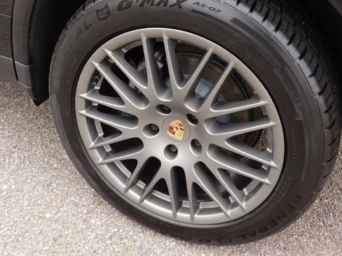 Used 2017 Porsche Cayenne Platinum Edition image 8