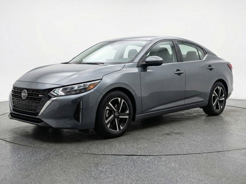 Used 2025 Nissan Sentra SV image 3
