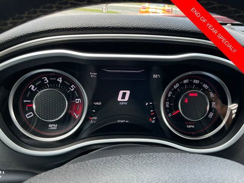 Used 2015 Dodge Challenger SRT image 22