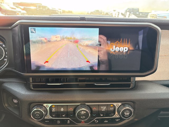 Used 2025 Jeep Gladiator Sport AWD/4WD image 14