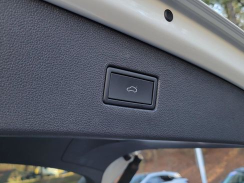 Certified 2024 Volkswagen Tiguan SE image 44