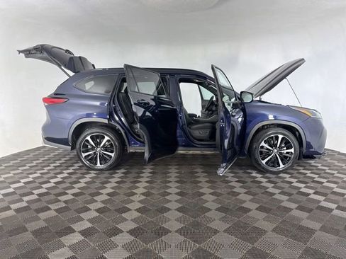 Used 2021 Toyota Highlander XSE image 16