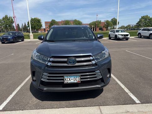 Used 2019 Toyota Highlander Limited AWD/4WD image 2