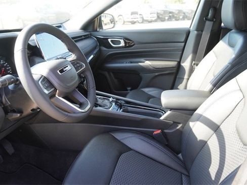 New 2026 Jeep Compass Latitude image 21