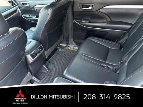 Used 2018 Toyota Highlander XLE AWD/4WD image 12