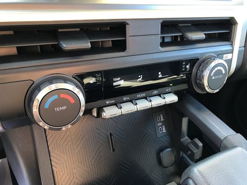 Certified 2024 Toyota Tacoma SR5 image 20